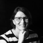 Sari Granroth-Nalkki mustavalkoisessa potrettikuvassa.