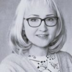 Mustavalkoinen lähikuva Sanna Kokosta.